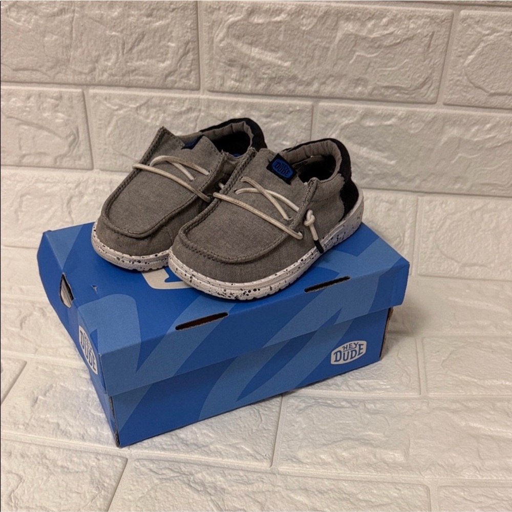 Hey Dude Kids Moccasins in Gray and Black - Picture 4 of 5